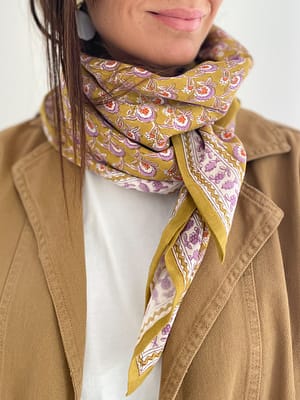 foulard-grandformat-blockprint-indien-imprimée-motifs-fleurs-violet-blanc-moutarde
