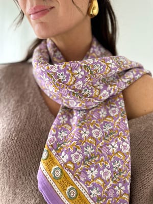 Foulard-blockprint-indien-imprimée-fleurs-violet-blanc-camel