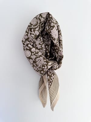 Foulard-blockprint-indien-imprimée-fleurs-couleurs-blanc-kaki