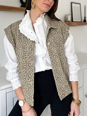 veste-denim-sansmanches-imprimé-motif-léopard