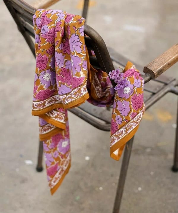 foulard-indien-blockprint-grandformat-imprimé-motifs-fleurs-rose-violet-camel