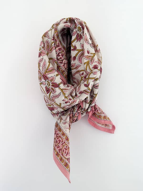 foulard-grandformat-blockprint-indien-imprimée-motifs-fleurs-rose-blanc-écru