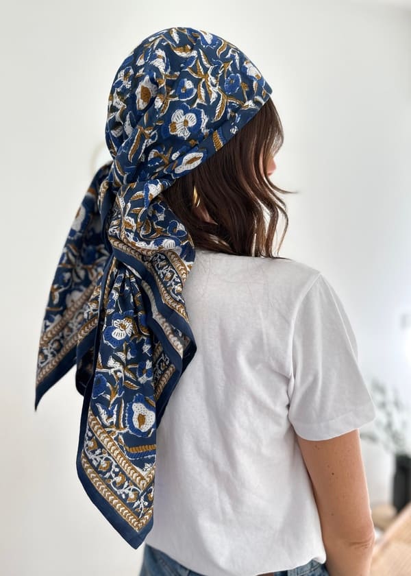 foulard-indien-blockprint-imprimé-fleurs-blanc-camel-bleumarine-grandformat