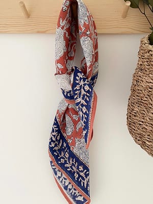 foulard-indien-imprimé-fleurs-rouge-bleu -blanc-blockprint
