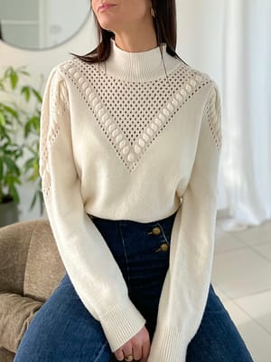 Pull-col-cheminé-fantaisie-mancheslongues-couleurbeige-maugconceptstore