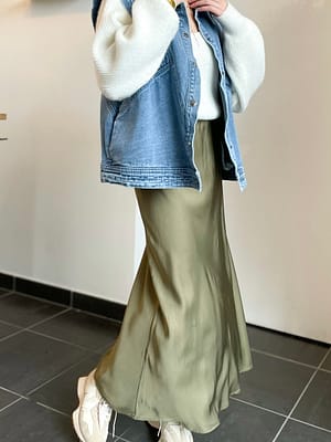 jupe-satinée-couleur-kaki-taille-unique-et-elastique-maugconceptstore