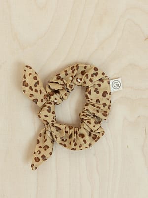 chouchou-imprimé-léopard-sable-coton-noeud