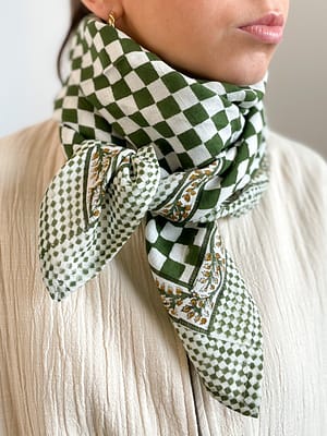 foulard-grandformat-imprimé-damier-kaki-blanc-foulardindien