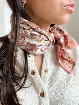 foulard-petit-indien-blockprint-curcuma-couleurs-blanc-rose-beige