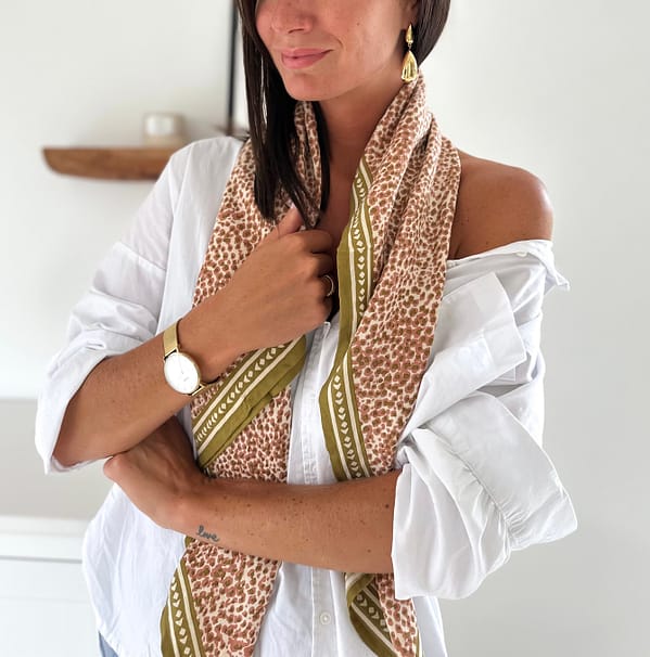foulard-petitformat-blockprint-indien-imprimée-motifs-léopard-rose-olive
