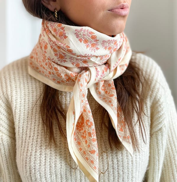 foulard-grandformat-blockprint-indien-imprimée-motifs-fleurs-rose-blanc-orange