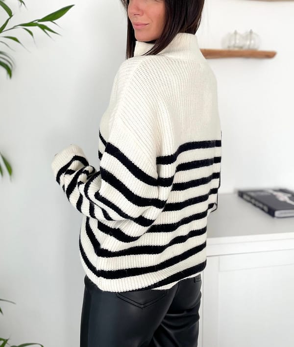 Pull-maille-couleurblanc-rayuresnoires-mancheslongues-colaveczip-maugconceptstore