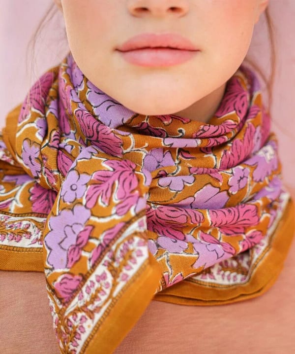 foulard-indien-blockprint-grandformat-imprimé-motifs-fleurs-rose-violet-camel