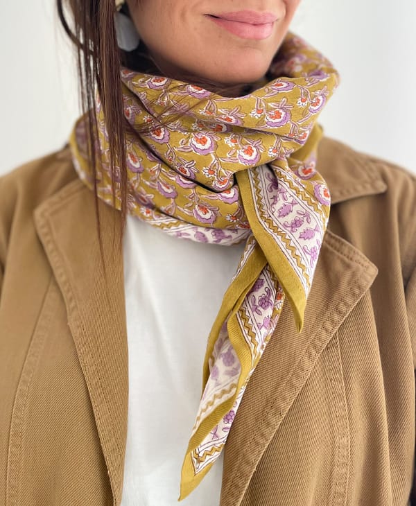 foulard-grandformat-blockprint-indien-imprimée-motifs-fleurs-violet-blanc-moutarde