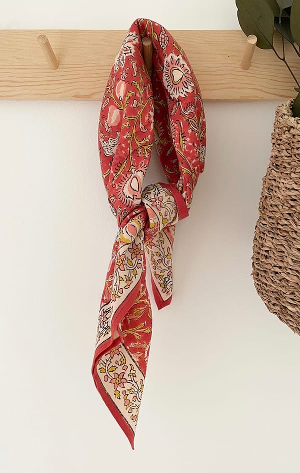 foulard-indien-imprimé-fleurs-rouge-blanc-blockprint